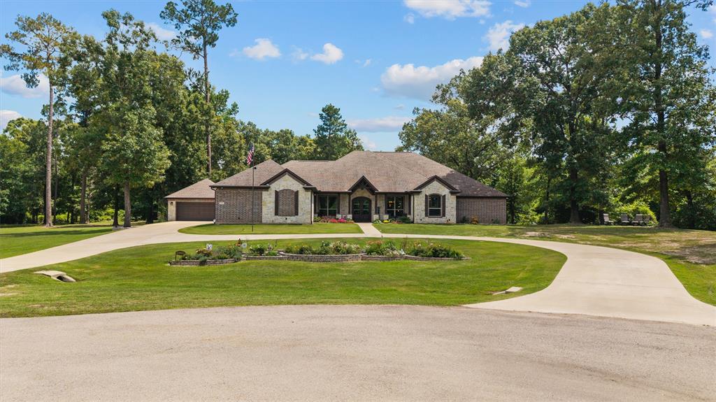 22571 Lake Jackson Drive Property Photo 3