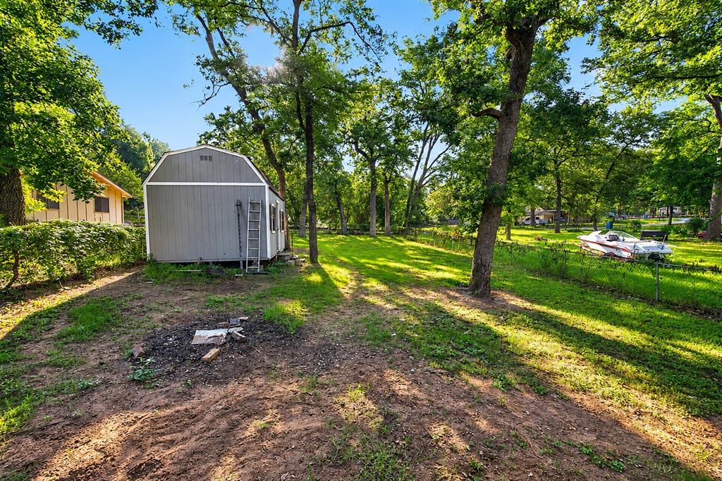 1001 Leaning Oak Drive Property Photo 14