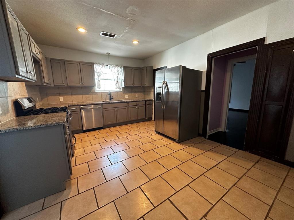 1009 E Humbolt Street Property Photo 4