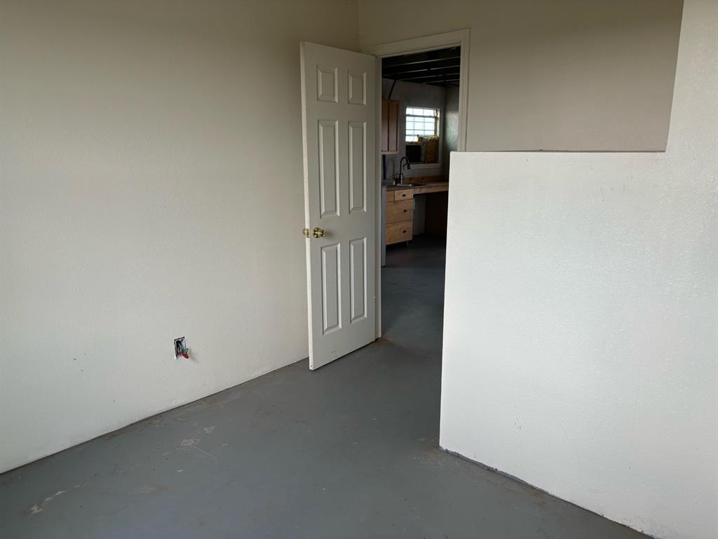 100 Industrial Park Property Photo 6