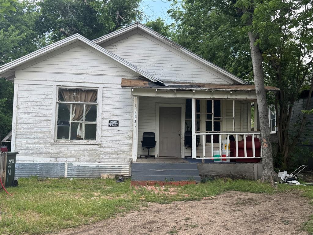 1913 Homan Avenue Property Photo 1
