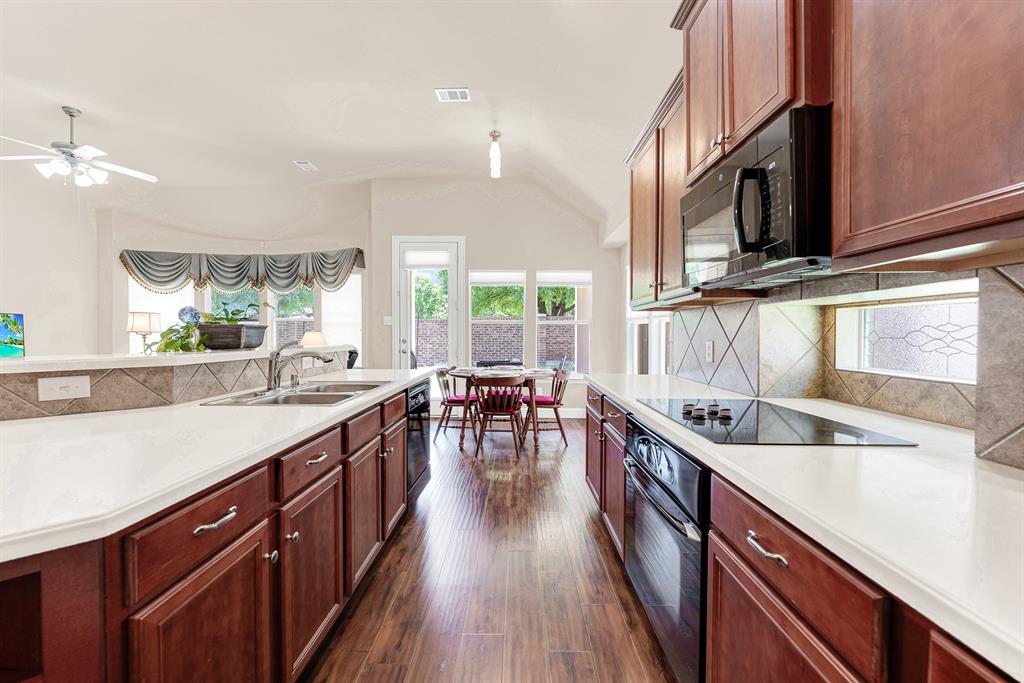 5724 New Castle Drive Property Photo 4