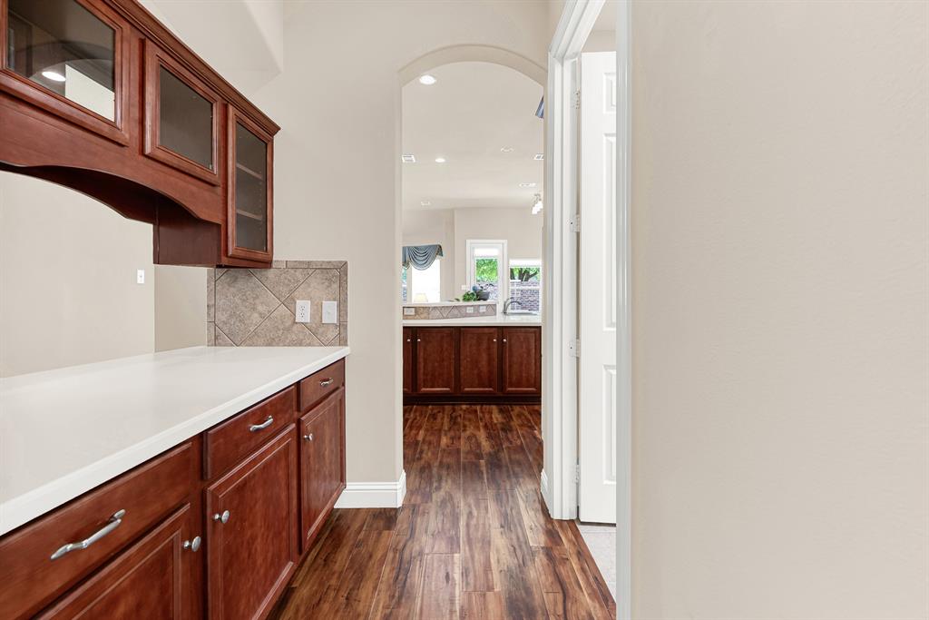 5724 New Castle Drive Property Photo 8