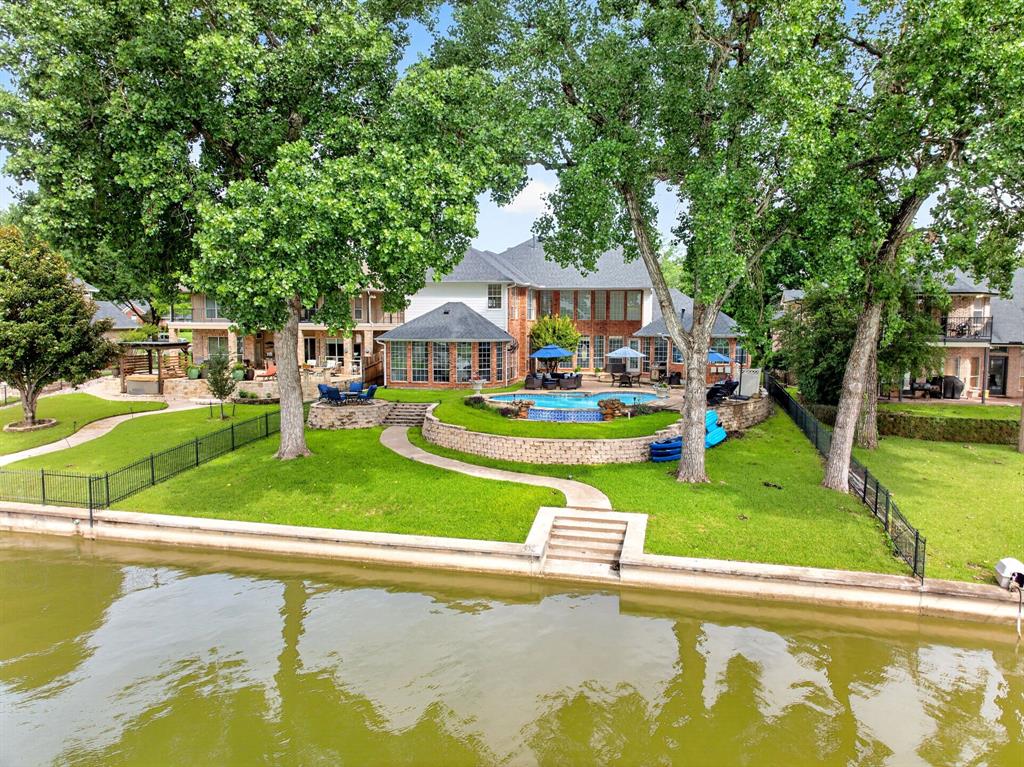 328 Leeward Circle Property Photo 1