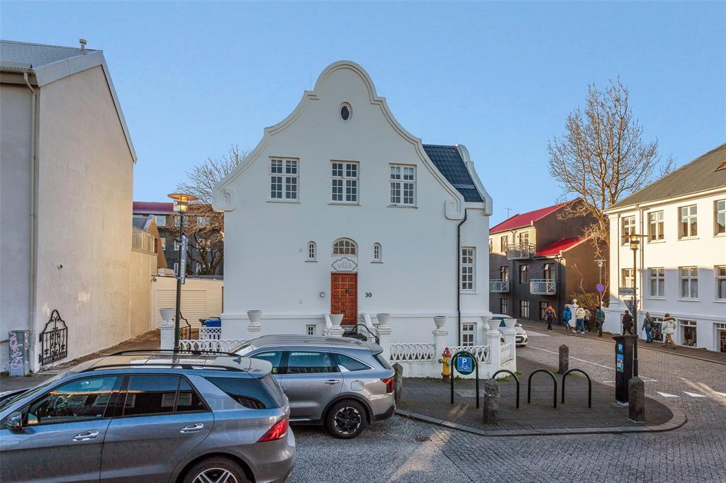 30 Skolavordustigur Property Photo 2