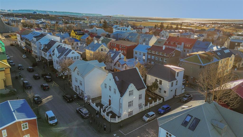 30 Skolavordustigur Property Photo 3