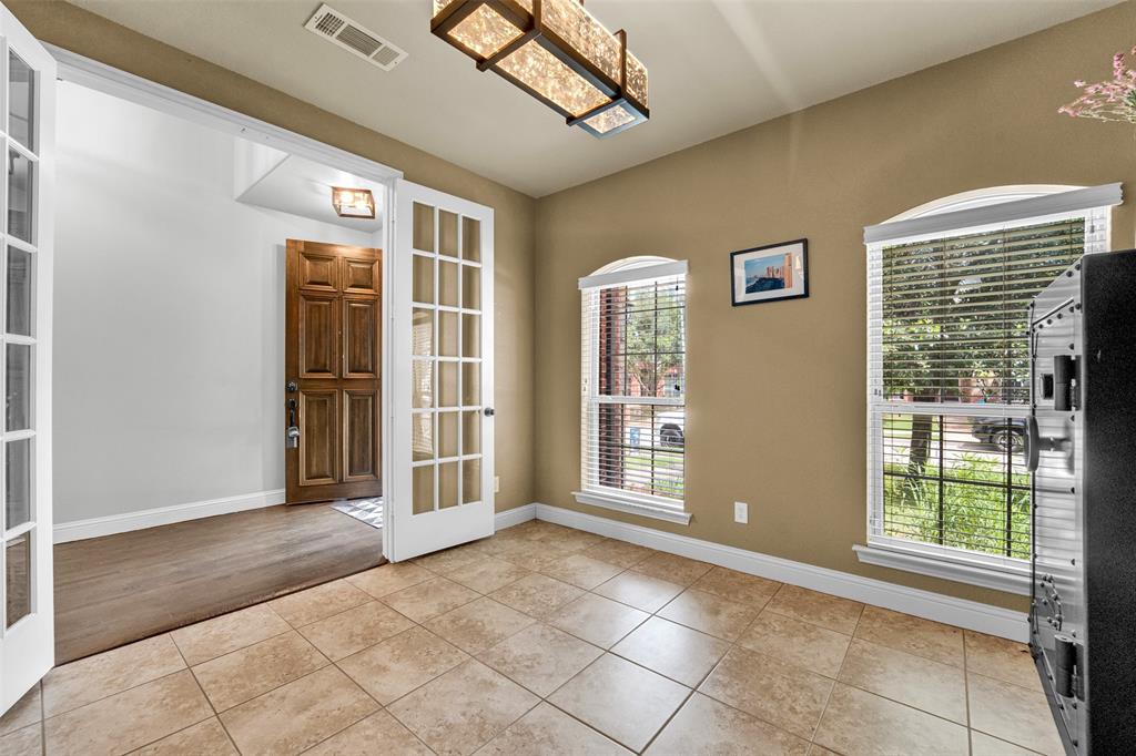 1720 Mapleleaf Drive Property Photo 3