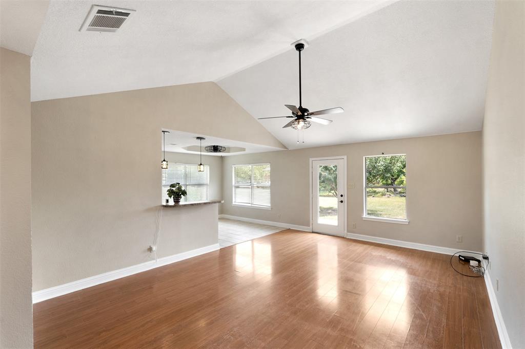125 Meadow Heath Drive Property Photo 3