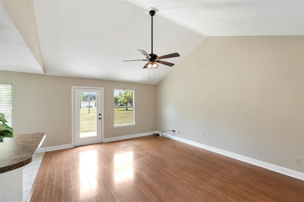 125 Meadow Heath Drive Property Photo 4