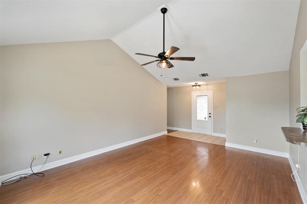 125 Meadow Heath Drive Property Photo 5