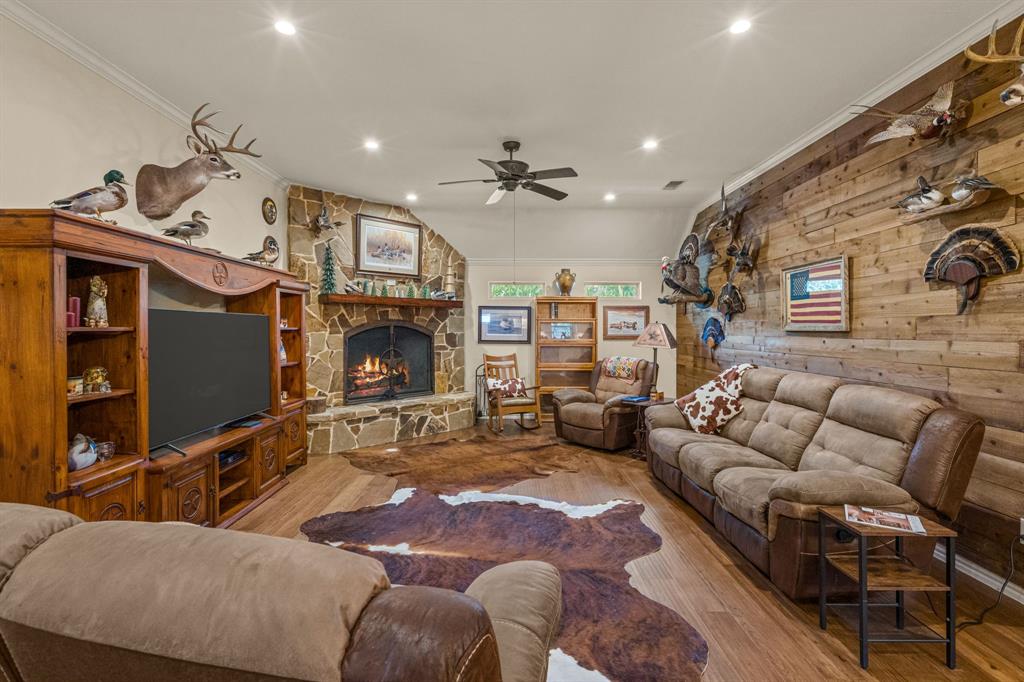 606 Hillside Circle Property Photo 4