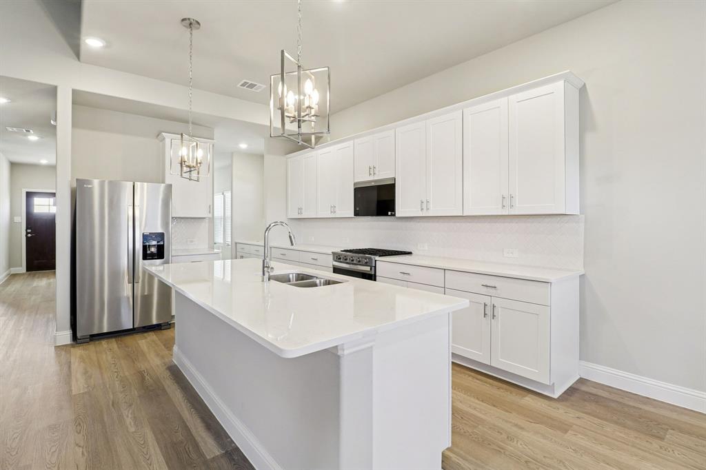 1402 Winters Way Property Photo 1