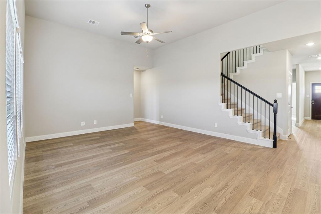 1402 Winters Way Property Photo 6