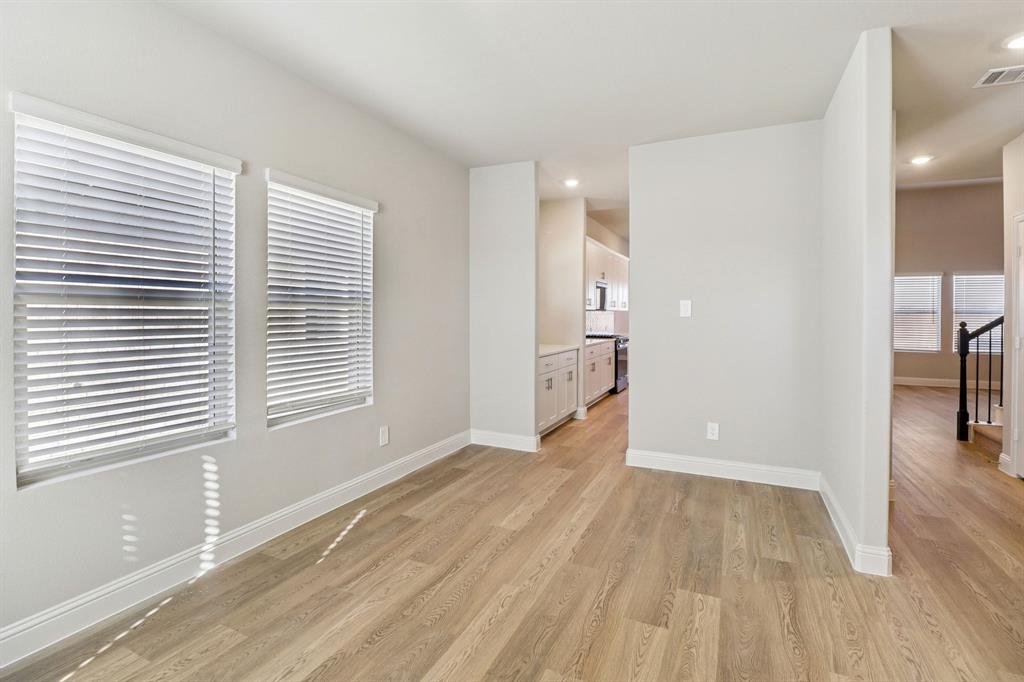1402 Winters Way Property Photo 7