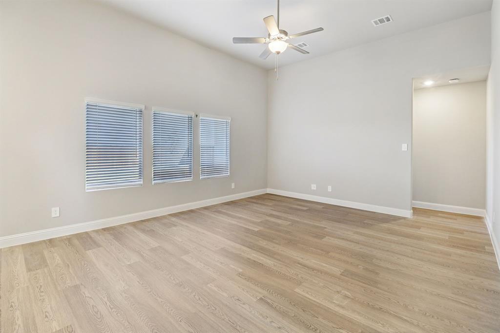 1402 Winters Way Property Photo 9