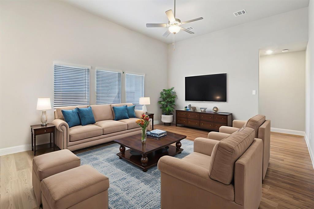 1402 Winters Way Property Photo 10