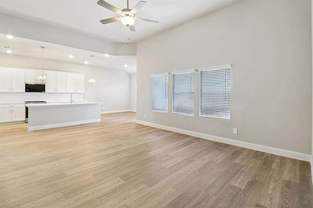 1402 Winters Way Property Photo 11