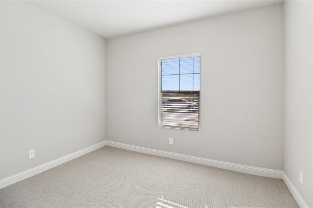 1402 Winters Way Property Photo 14