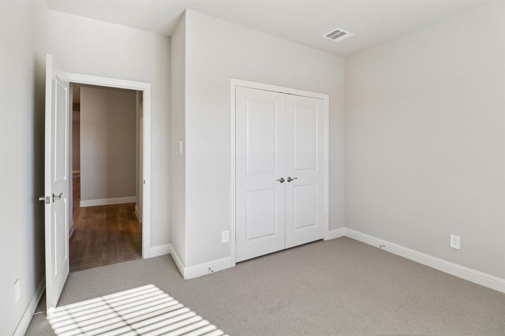 1402 Winters Way Property Photo 15