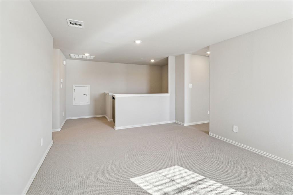 1402 Winters Way Property Photo 22