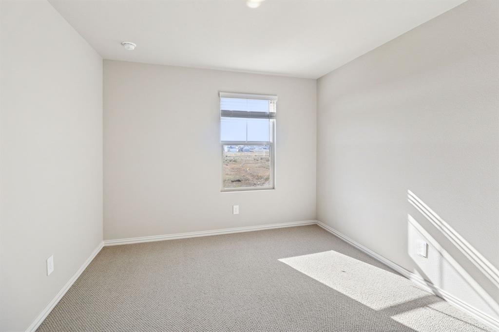1402 Winters Way Property Photo 23