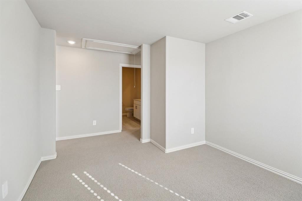 1402 Winters Way Property Photo 27