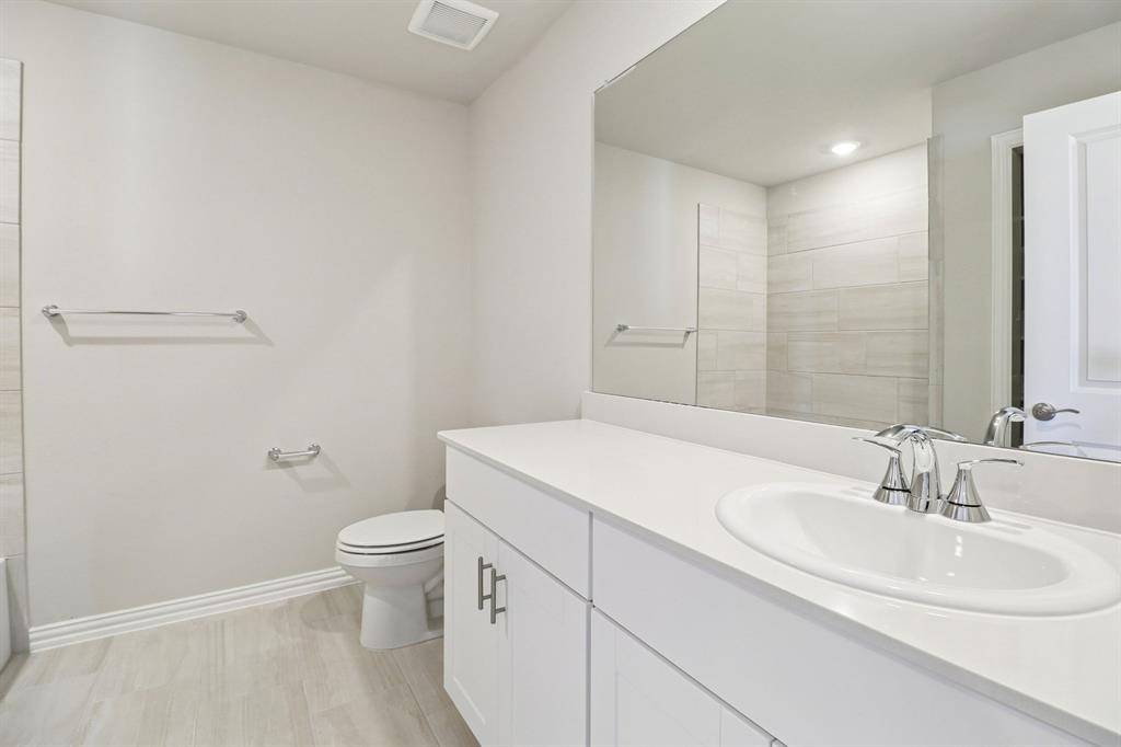 1402 Winters Way Property Photo 28