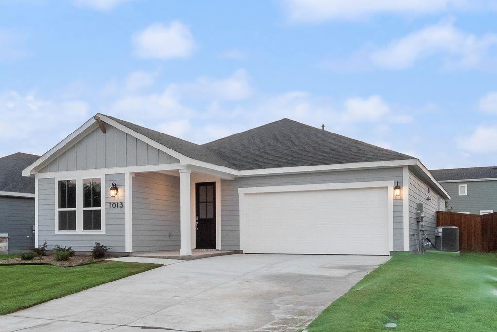 1013 Canoe Way Property Photo 1