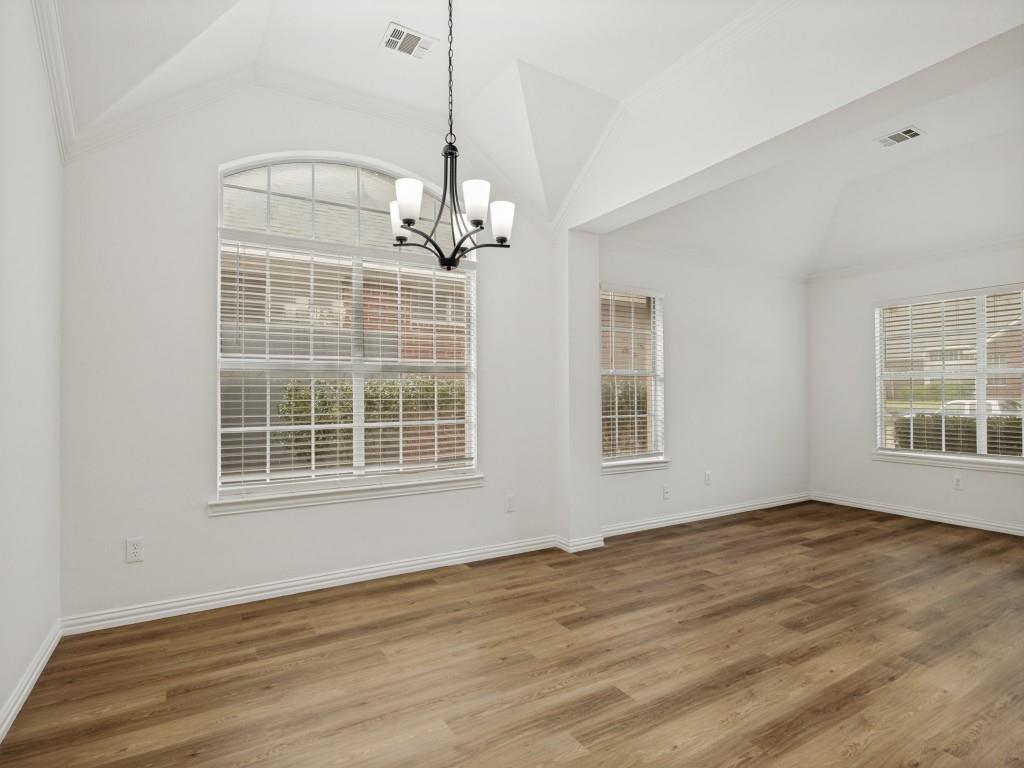 2028 Ravenhurst Drive Property Photo 2