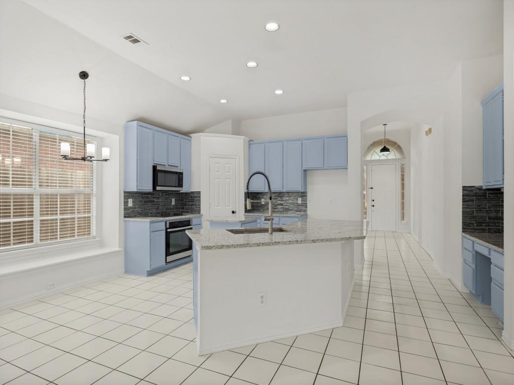 2028 Ravenhurst Drive Property Photo 12
