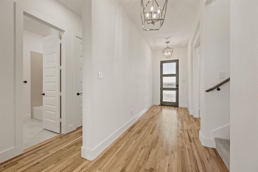 116 Evanston Court Property Photo 4