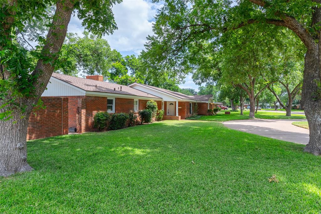 1401 Woodridge Drive Property Photo 6