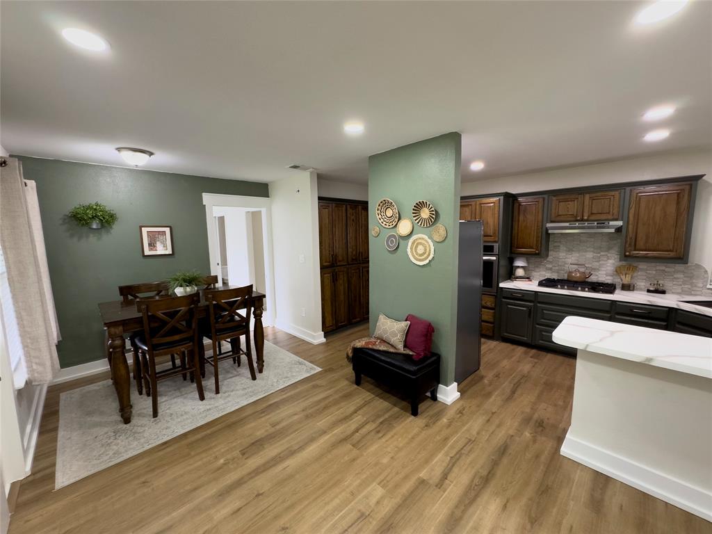1016 W Collins Street Property Photo 10