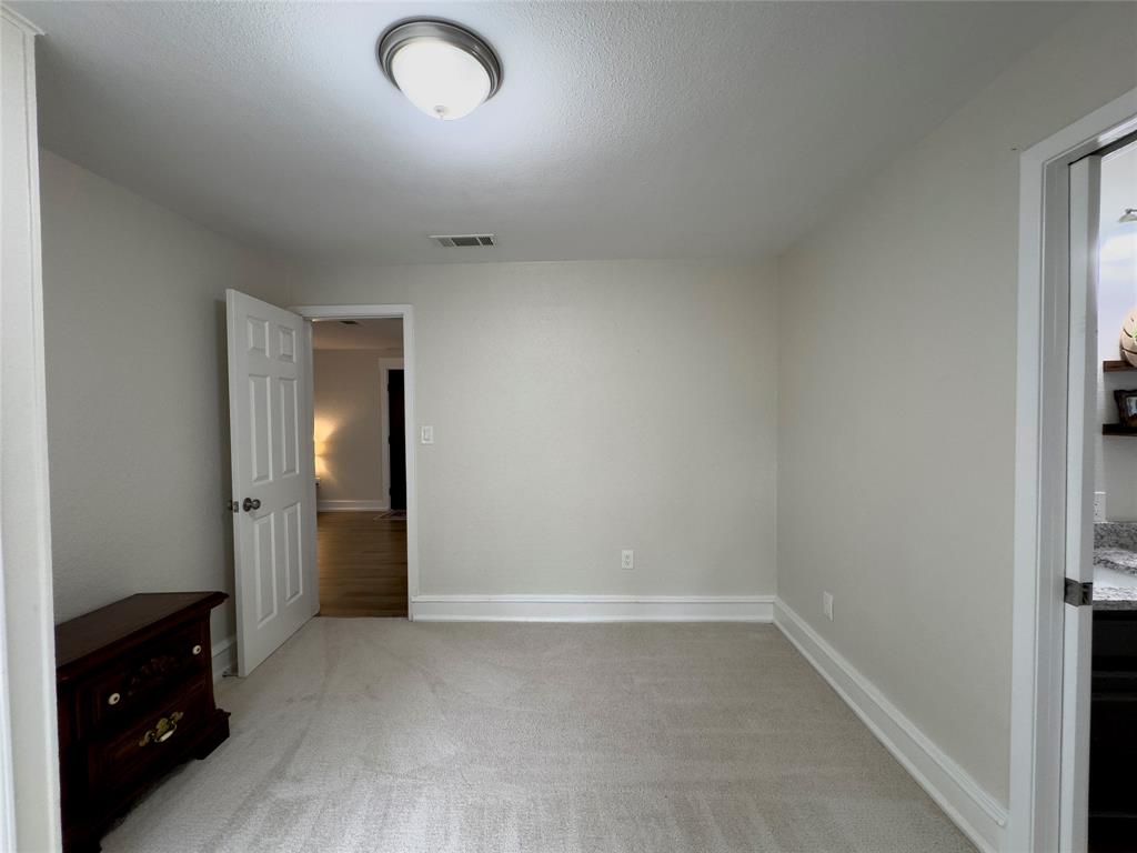 1016 W Collins Street Property Photo 14