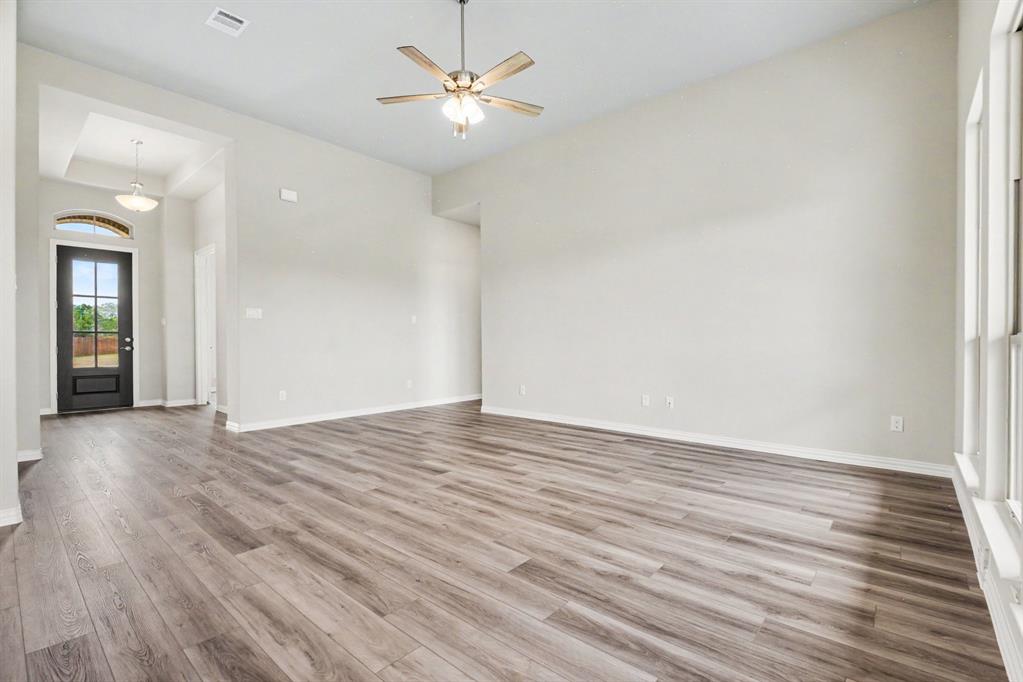 1913 Barrix Lane Property Photo 6