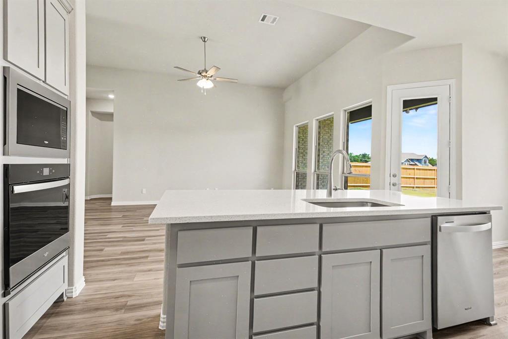 1913 Barrix Lane Property Photo 10