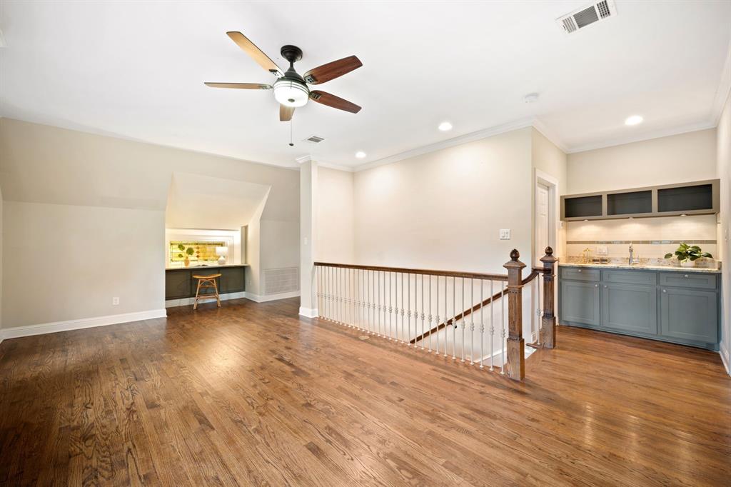 1119 N Winnetka Avenue Property Photo 17