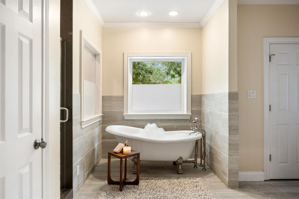 1119 N Winnetka Avenue Property Photo 22