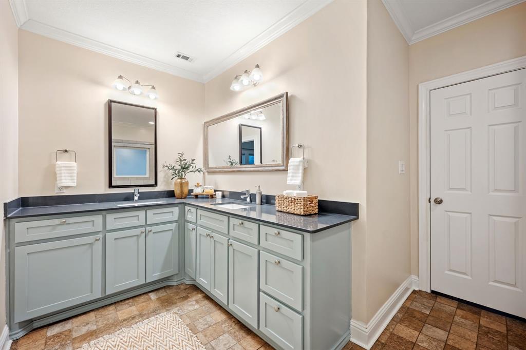 1119 N Winnetka Avenue Property Photo 27