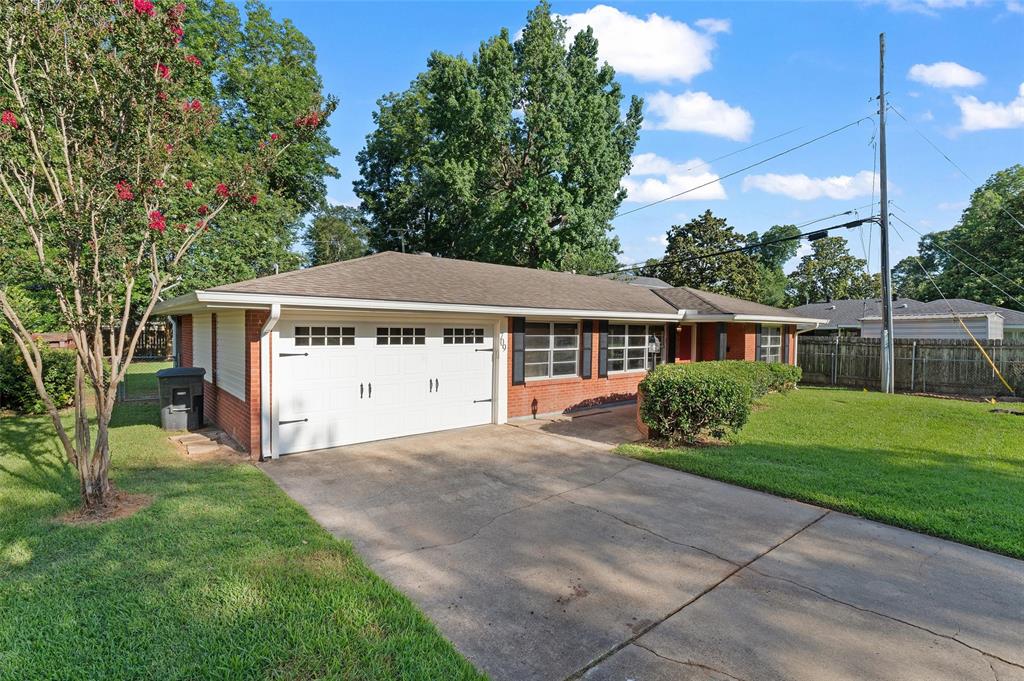 709 Robards Street Property Photo 6