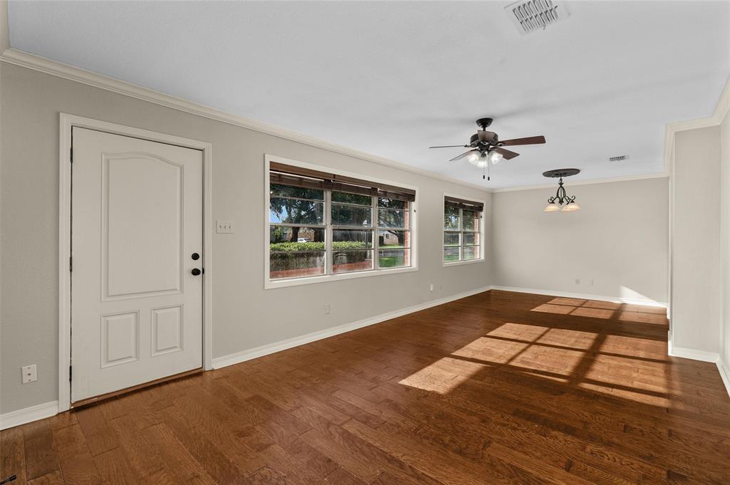 709 Robards Street Property Photo 8
