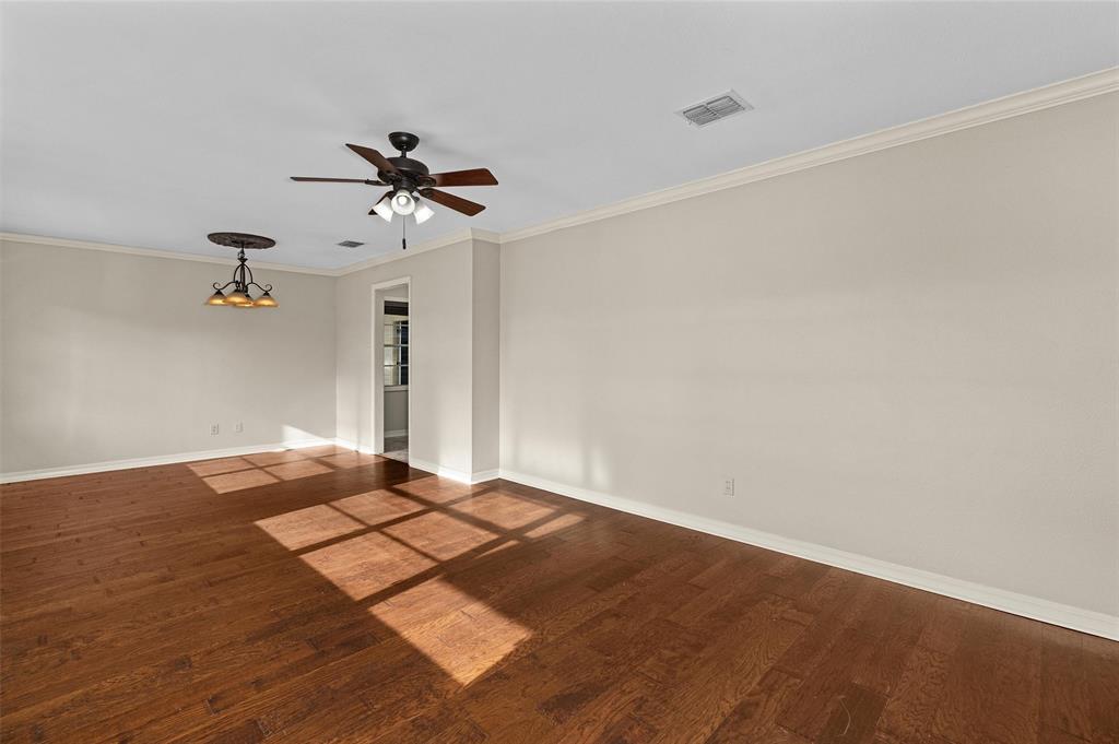 709 Robards Street Property Photo 9