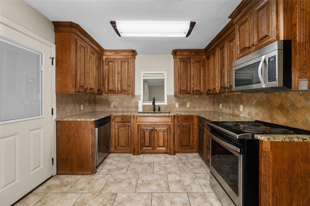 709 Robards Street Property Photo 11