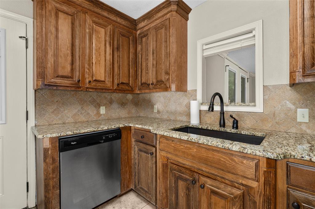 709 Robards Street Property Photo 13