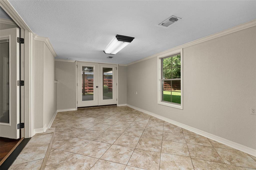 709 Robards Street Property Photo 17