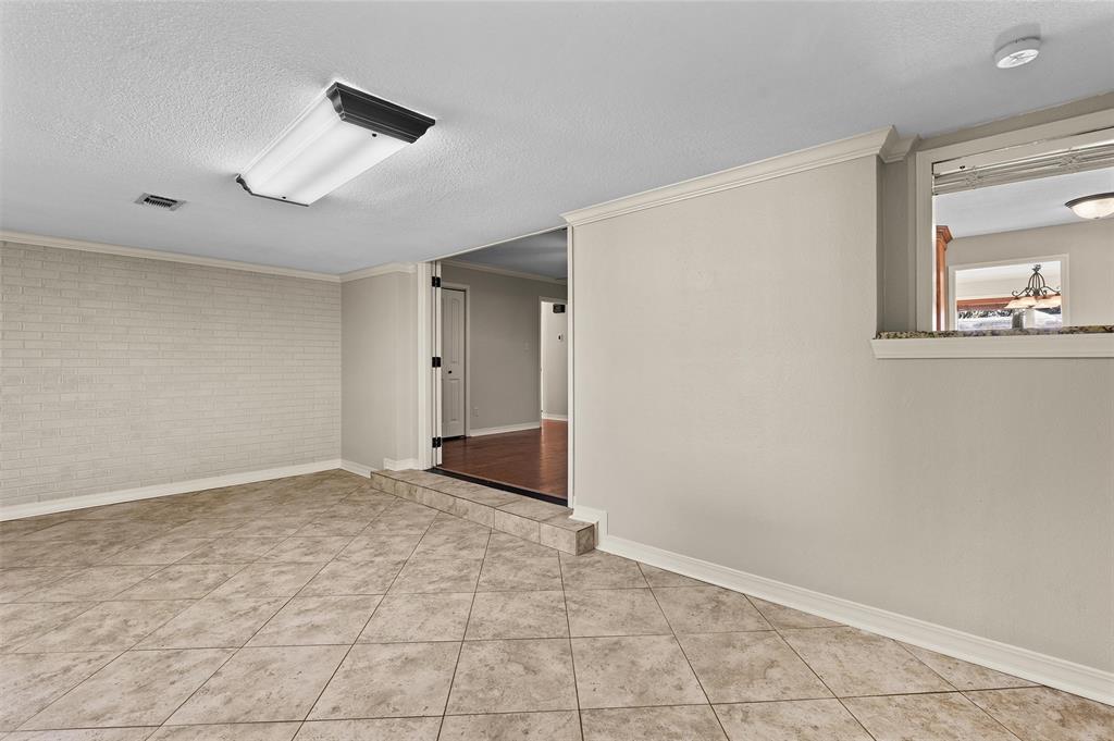 709 Robards Street Property Photo 18