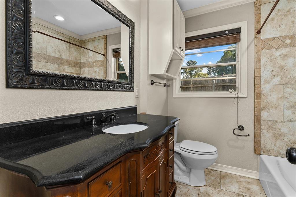 709 Robards Street Property Photo 23
