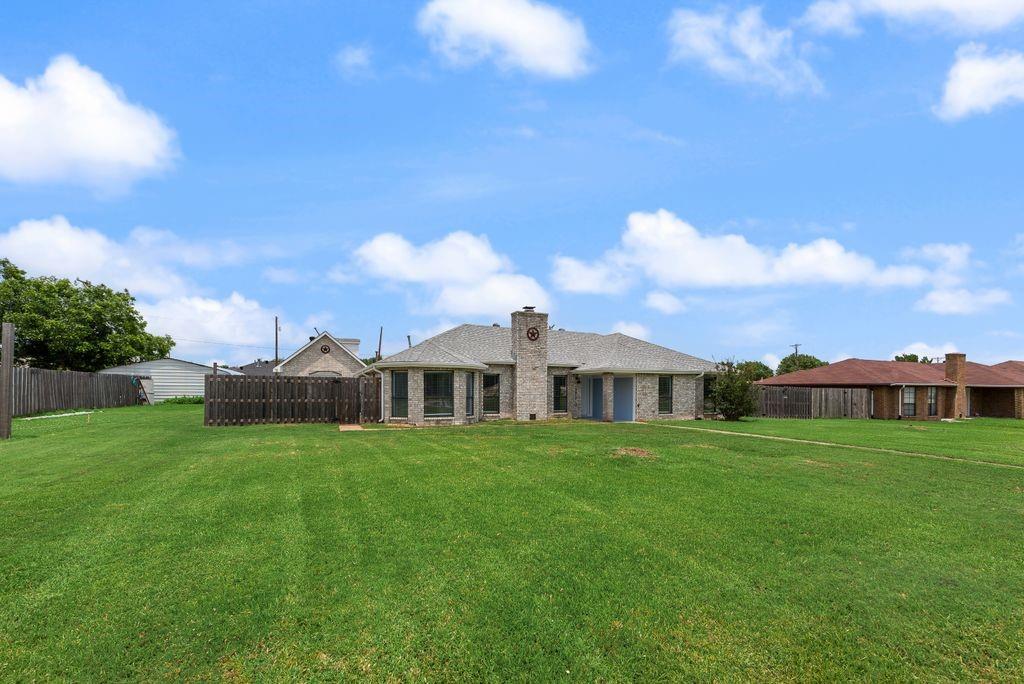 3517 Sachse Road Property Photo 6