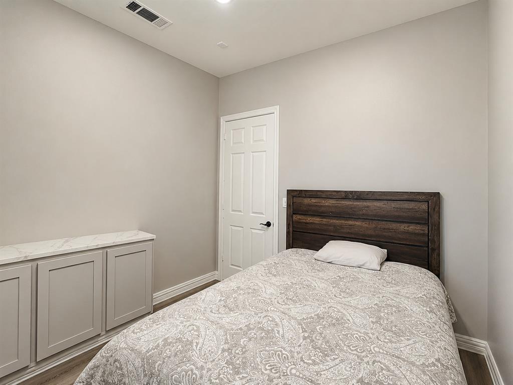 8281 Fm 641 Property Photo 32