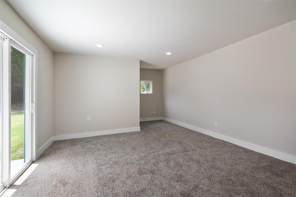 112 Inman Street Property Photo 22